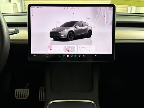 Used 2022 Tesla Model Y Performance AWD/4WD image 16