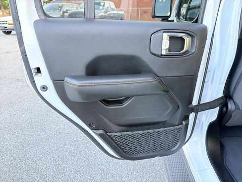 Used 2025 Jeep Wrangler Unlimited Sahara AWD/4WD image 20