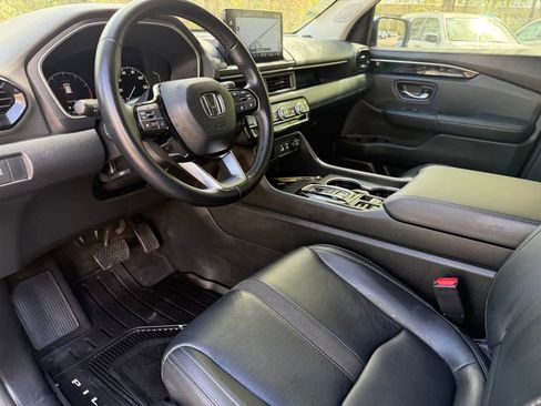 Certified 2025 Honda Pilot Touring image 21