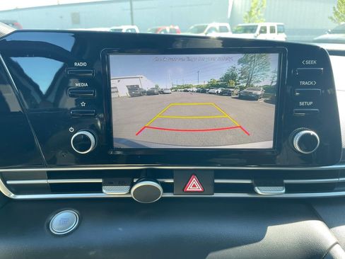 Used 2022 Hyundai Elantra SEL w/ Convenience + Premium Package FWD image 40