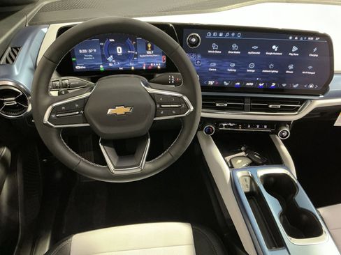 New 2026 Chevrolet Equinox EV LT image 24