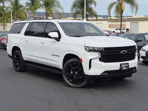 Used 2023 Chevrolet Suburban RST AWD/4WD image 2