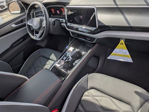 New 2025 Volkswagen Atlas Peak Edition SE image 28