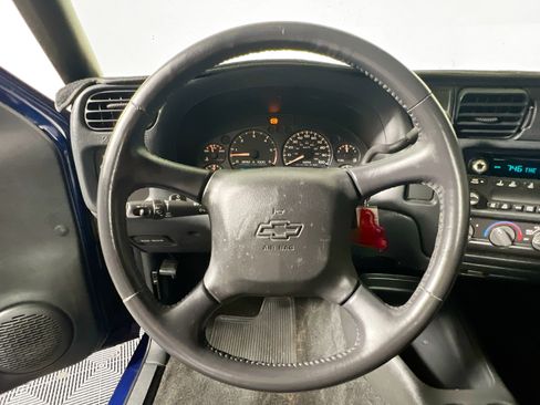 Used 2003 Chevrolet S10 Pickup LS RWD image 16