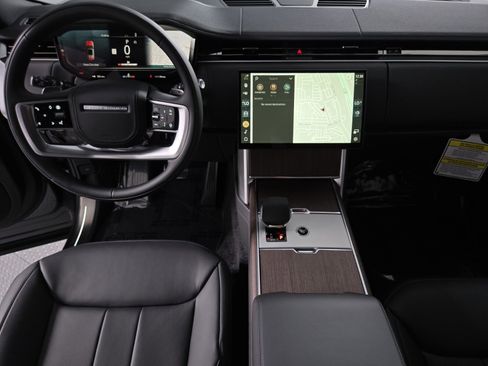 New 2025 Land Rover Range Rover SE image 4