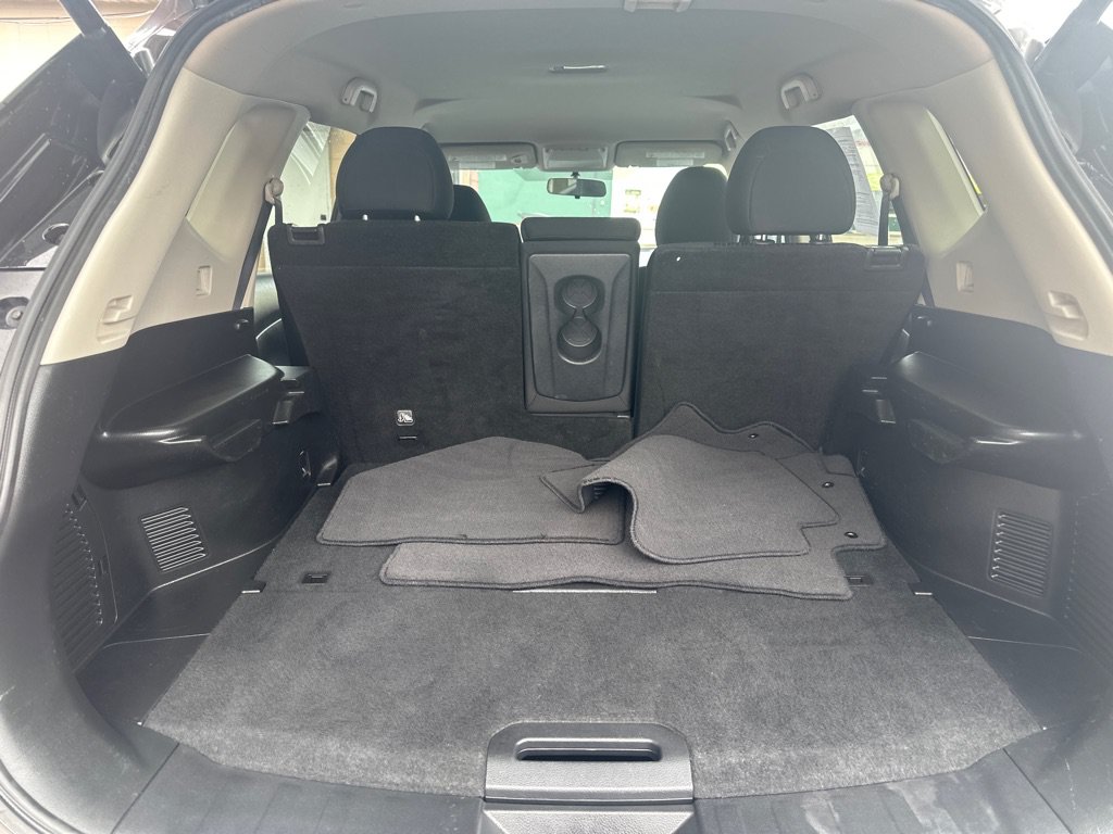 Used 2017 Nissan Rogue SV w/ SV Premium Package AWD/4WD image 16