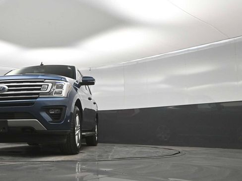 Used 2020 Ford Expedition XLT w/ Equipment Group 202A AWD/4WD image 34