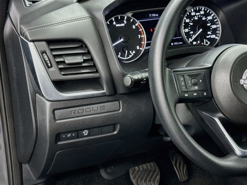 Used 2024 Nissan Rogue S FWD image 17