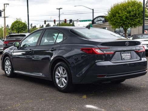 Used 2025 Toyota Camry LE FWD image 10