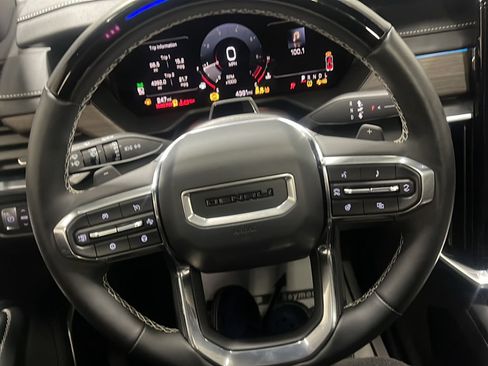 Used 2025 GMC Acadia Denali w/ Super Cruise Package FWD image 4