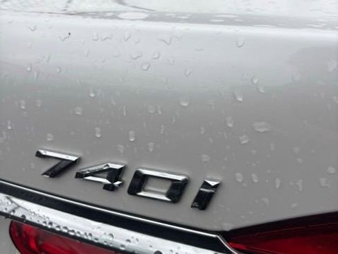 Used 2016 BMW 740i image 9