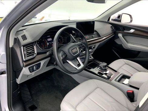 Certified 2022 Audi Q5 2.0T Premium w/ Convenience Package AWD/4WD image 4