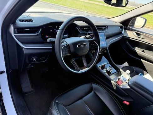 Used 2024 Jeep Grand Cherokee Limited image 12