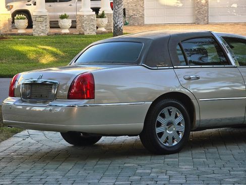 Used 2003 Lincoln Town Car Cartier image 6