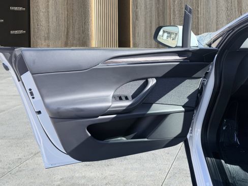Used 2023 Tesla Model X image 29