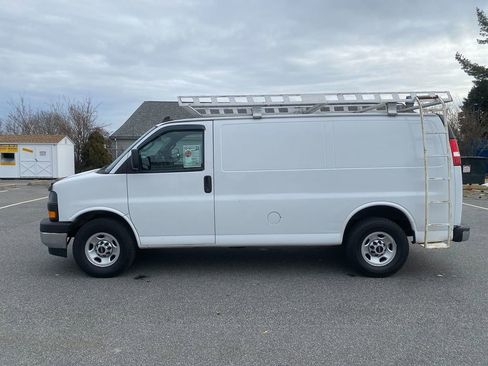 Used 2021 GMC Savana 2500 w/ Driver Convenience Package image 9