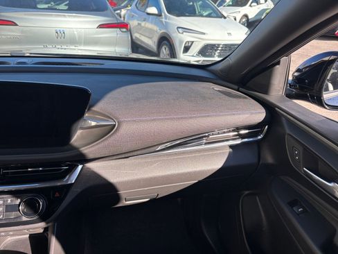 Used 2025 Buick Envista Sport Touring image 35