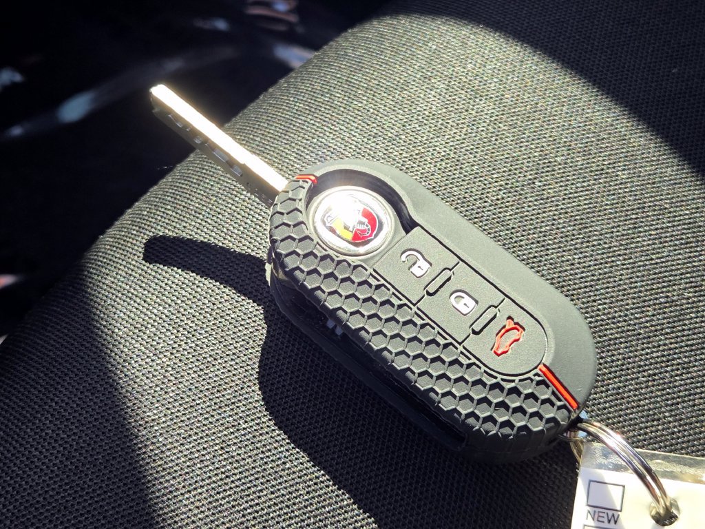Used 2014 FIAT 500 Abarth w/ Comfort/Convenience Group FWD image 32