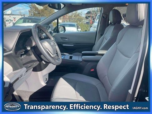 Certified 2021 Toyota Sienna XLE image 16