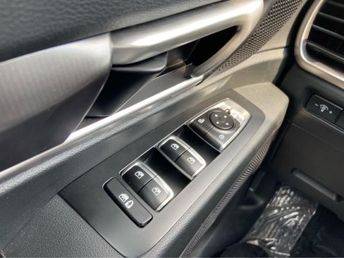 Used 2025 Kia Telluride S FWD image 26