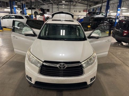 Used 2015 Toyota Highlander XLE image 28