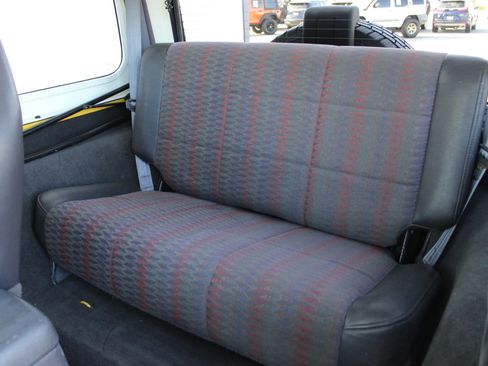 Used 2000 Jeep Wrangler Sport image 17