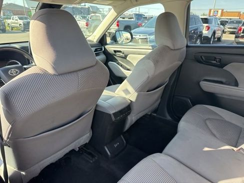 Used 2023 Toyota Highlander L FWD image 30