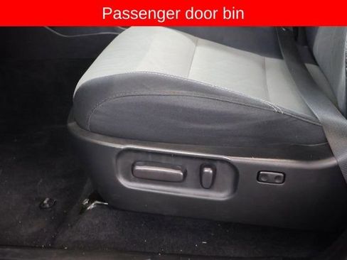 Used 2022 Toyota Tacoma TRD Off-Road image 16