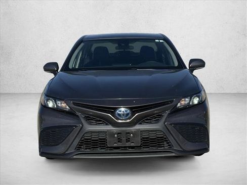 Used 2022 Toyota Camry SE image 2