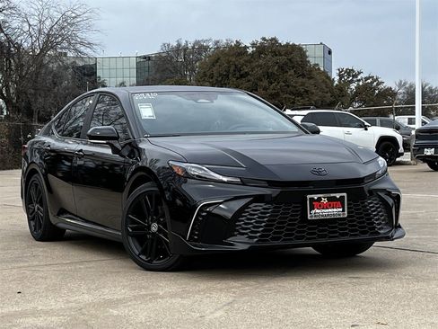 New 2026 Toyota Camry Hybrid image 2