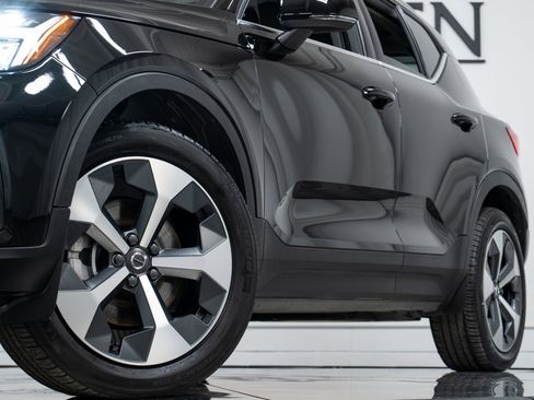 Used 2023 Volvo XC40 B5 Plus w/ Protection Package Premier image 27