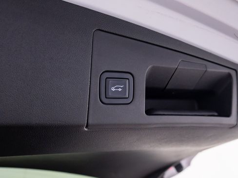 Certified 2022 Cadillac XT5 Sportv w/ LPO, Floor Liner Package image 32