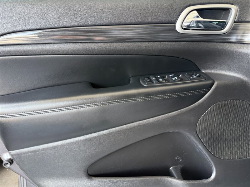 Used 2019 Jeep Grand Cherokee Laredo RWD image 22