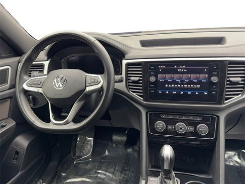 Used 2022 Volkswagen Atlas Cross Sport SE w/ Panoramic Sunroof Package image 50