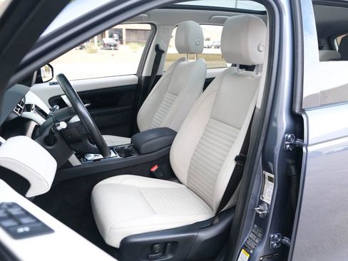 Used 2020 Land Rover Discovery Sport SE image 21