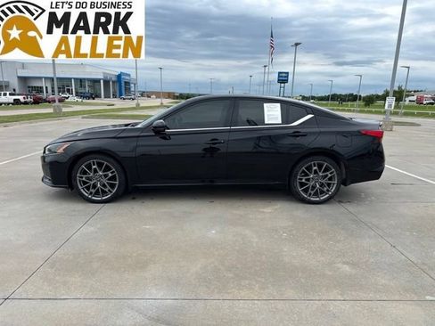 Used 2023 Nissan Altima 2.0 SR FWD image 3