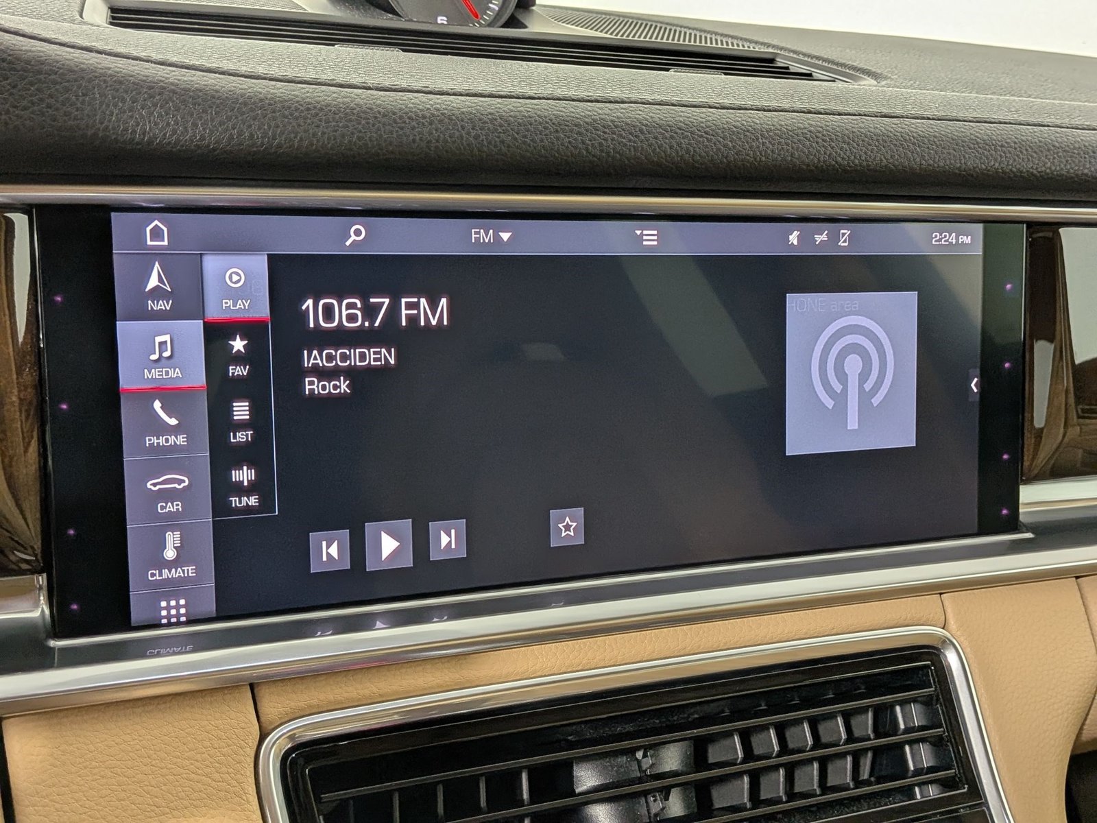 Used 2019 Porsche Panamera 4 AWD/4WD image 17