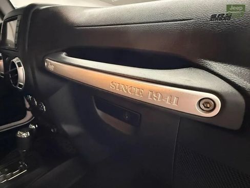 Used 2015 Jeep Wrangler Sahara w/ Connectivity Group AWD/4WD image 25