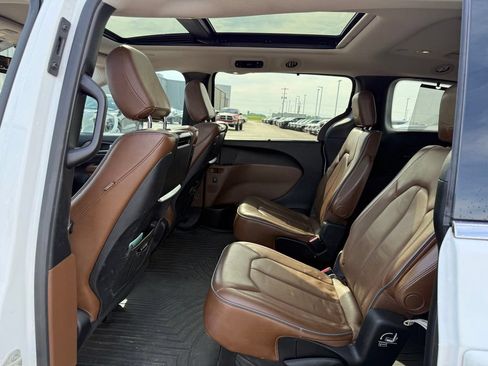 Used 2018 Chrysler Pacifica Limited FWD image 8