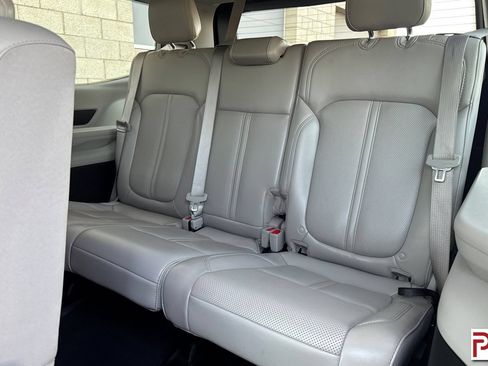 Used 2023 Jeep Wagoneer 4WD w/ Premium Group I image 19
