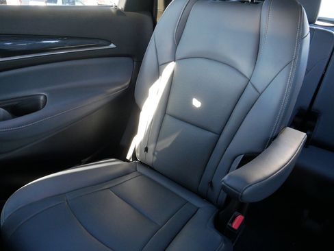 Used 2023 Buick Enclave Essence image 12