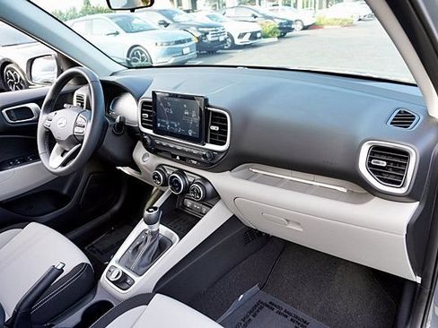 Used 2026 Hyundai Venue SEL FWD image 10