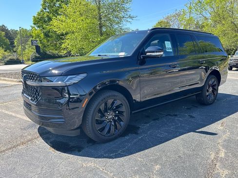 New 2026 Lincoln Navigator L Reserve w/ Jet Appearance Package AWD/4WD image 3