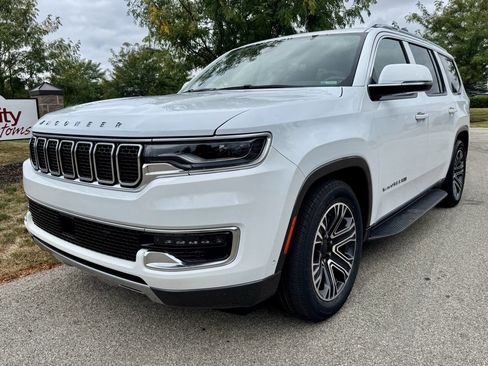 Used 2022 Jeep Wagoneer Series III image 2