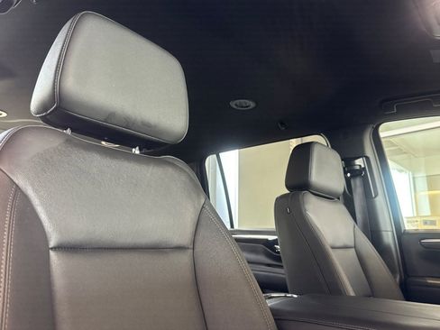 Used 2025 Chevrolet Suburban Z71 AWD/4WD image 19