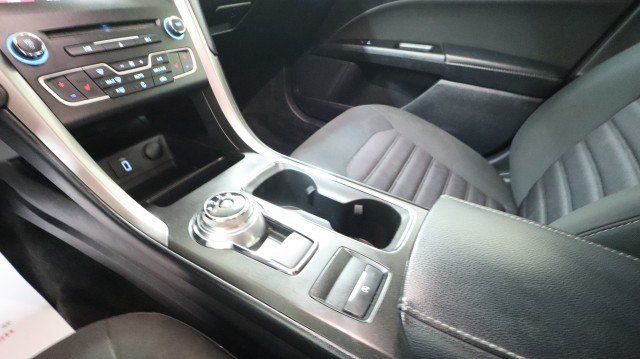 Used 2017 Ford Fusion SE w/ Fusion SE Technology Package FWD image 17