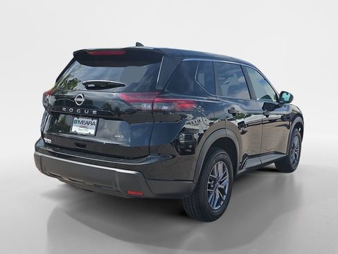 Used 2024 Nissan Rogue S AWD/4WD image 5
