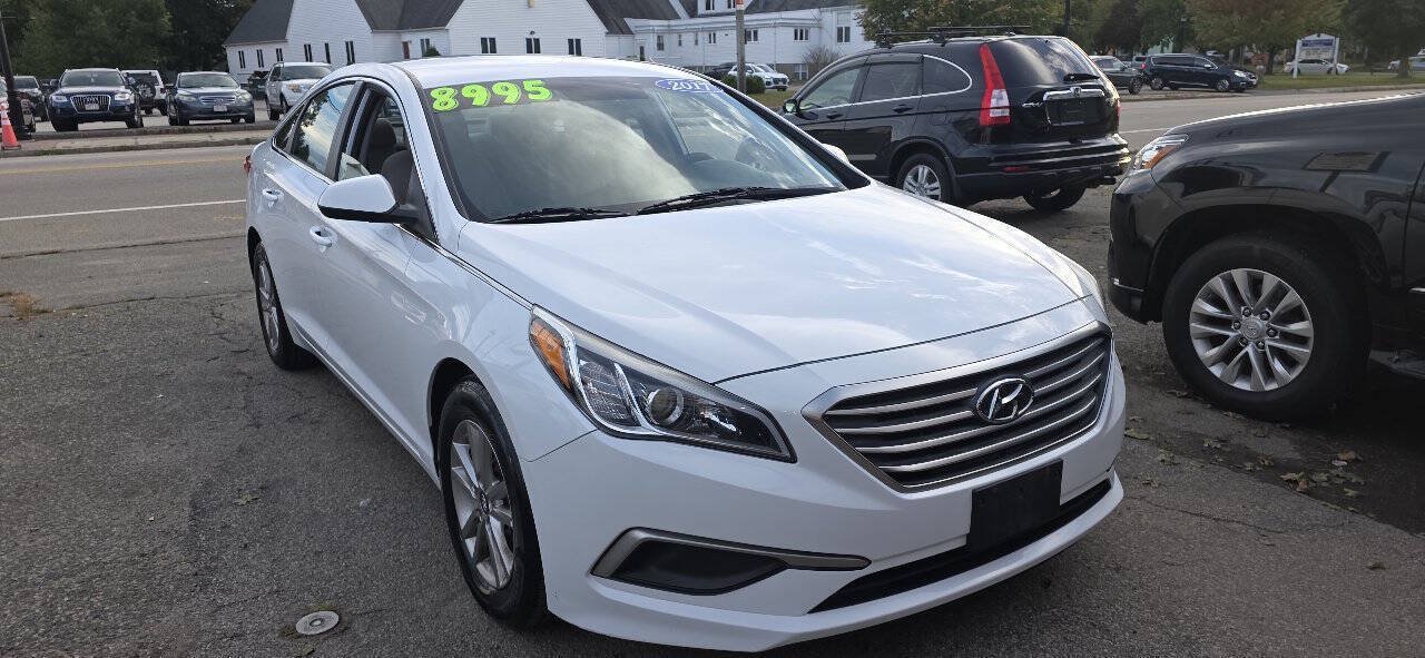 Used 2017 Hyundai Sonata SE FWD image 2