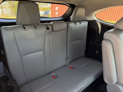 Used 2023 Toyota Highlander XLE AWD/4WD image 19