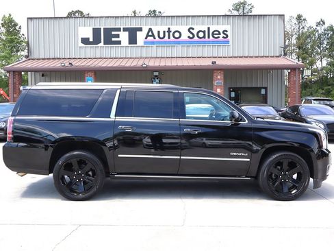 Used 2017 GMC Yukon XL Denali w/ Open Road Package AWD/4WD image 9